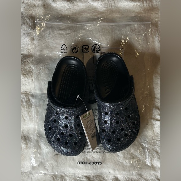 CROCS - Picture 2 of 16